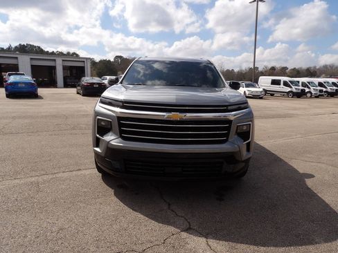 Used 2025 Chevrolet Traverse High Country image 3