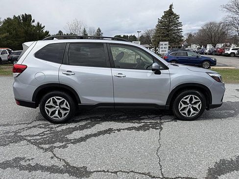 Used 2021 Subaru Forester Premium AWD/4WD image 6