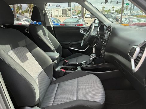 Used 2025 Kia Soul LX w/ LX Technology Package image 34