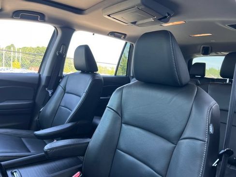 Used 2020 Honda Pilot Touring image 13