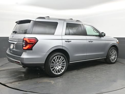 Used 2022 Ford Expedition Limited image 9
