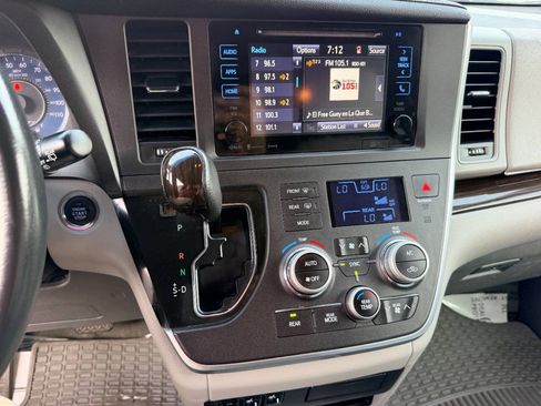Used 2016 Toyota Sienna XLE Premium AWD/4WD image 40