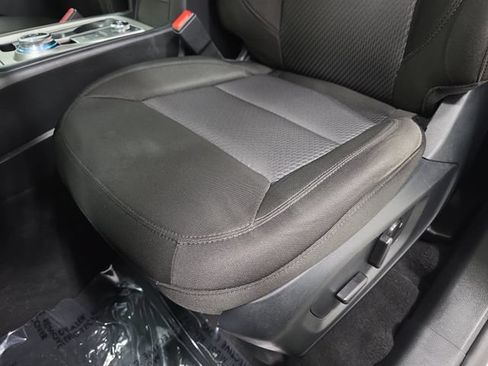 Used 2023 Ford Explorer XLT AWD/4WD image 27