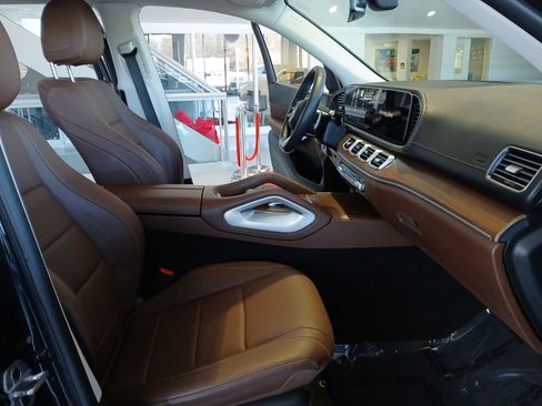 Used 2024 Mercedes-Benz GLS 450 4MATIC image 33