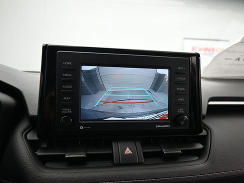 Used 2022 Toyota RAV4 XLE image 18