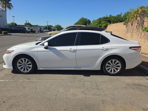 Used 2019 Toyota Camry LE FWD image 3