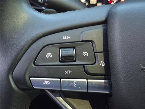 Used 2025 Cadillac XT6 Luxury FWD image 16