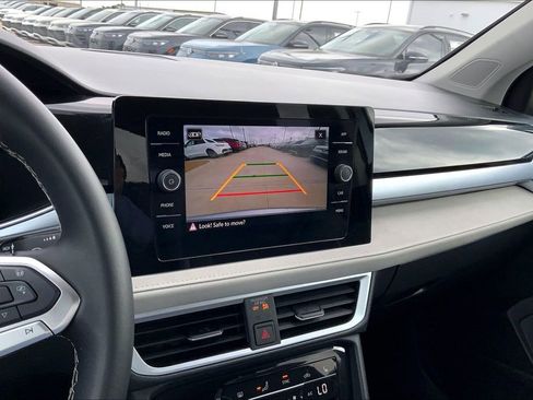 Used 2025 Volkswagen Taos SE FWD image 20