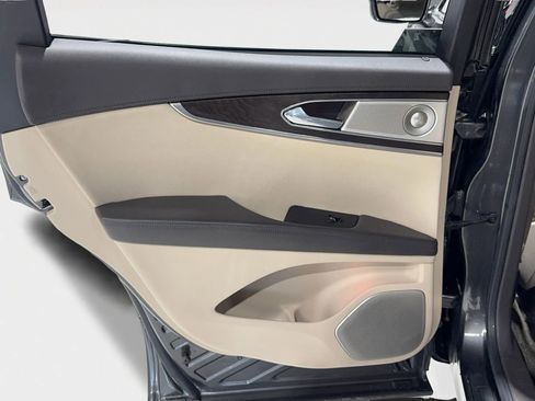 Used 2017 Lincoln MKX Reserve w/ Luxury Package image 15