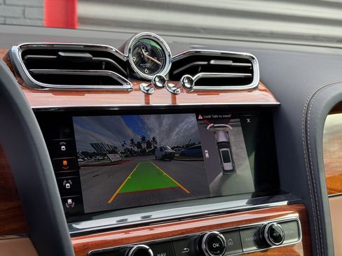 Used 2021 Bentley Bentayga V8 image 26
