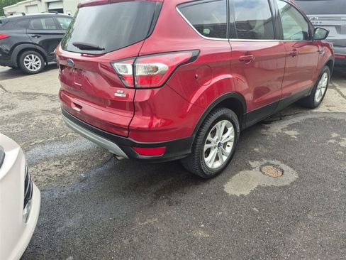 Used 2017 Ford Escape SE w/ Equipment Group 201A AWD/4WD image 2