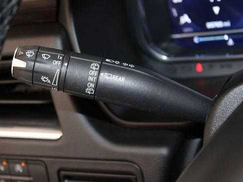 Used 2023 Chevrolet Suburban Z71 w/ Luxury Package image 42