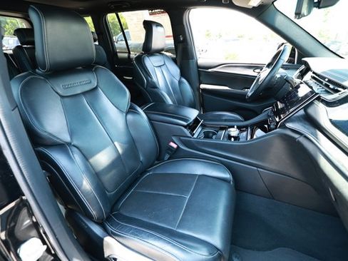 Used 2023 Jeep Grand Cherokee Overland w/ Adv Protech Group III AWD/4WD image 35
