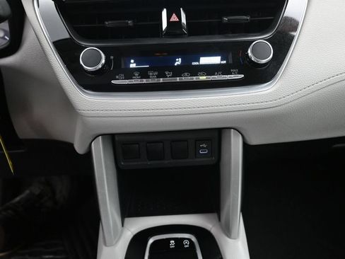 Used 2024 Toyota Corolla Cross L AWD/4WD image 18