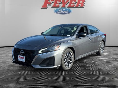 Used 2024 Nissan Altima 2.5 SV image 1