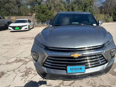 Certified 2025 Chevrolet Blazer Premier w/ Driver Confidence II Package image 3