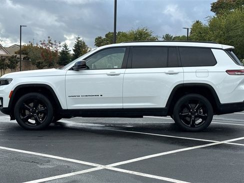 Used 2021 Jeep Grand Cherokee L Laredo image 12