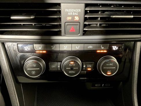 Used 2023 Volkswagen Jetta SE FWD image 33