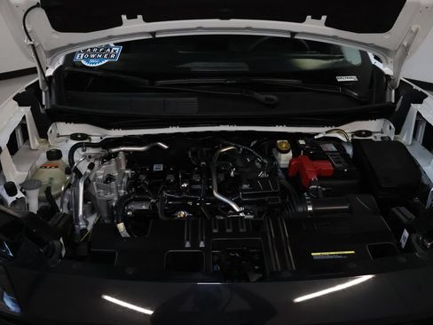 Used 2025 Nissan Kicks SV AWD/4WD image 29
