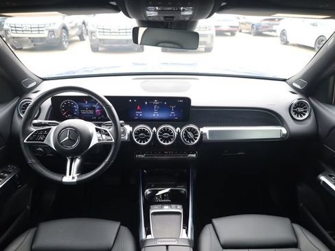 Used 2025 Mercedes-Benz GLB 250 4MATIC w/ Exclusive Package image 12