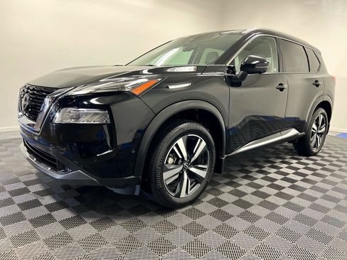 Used 2023 Nissan Rogue SL w/ SL Premium Package image 3