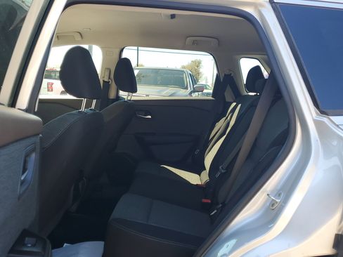 Used 2023 Nissan Rogue SV image 11