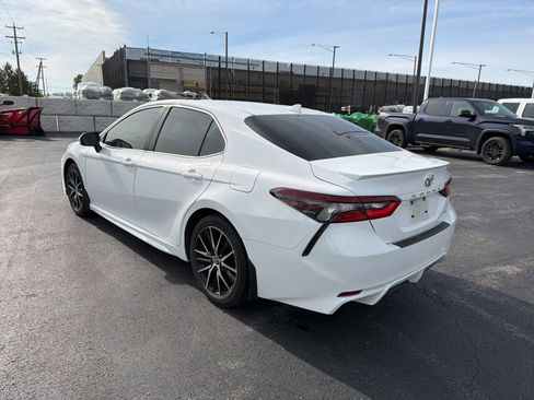 Used 2023 Toyota Camry SE w/ Cold Weather Package FWD image 7