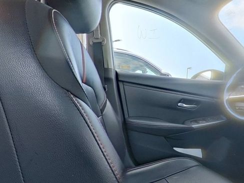 Used 2025 Nissan Sentra SR w/ SR Premium Package FWD image 27