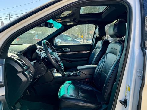 Used 2016 Ford Explorer Platinum image 24