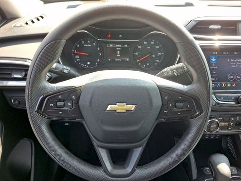 Used 2022 Chevrolet TrailBlazer LT w/ Convenience Package FWD image 16