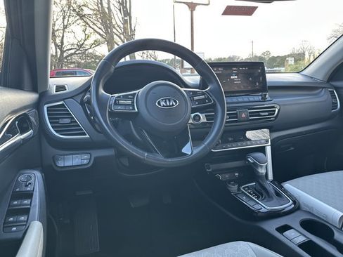 Used 2021 Kia Seltos SX w/ SX Sunroof Package image 24