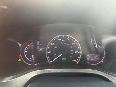 Used 2014 Lexus CT 200h w/ Seat Comfort Package FWD image 10