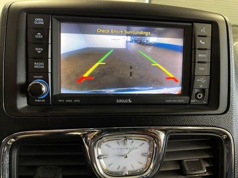 Used 2012 Chrysler Town & Country Limited w/ Luxury Group FWD image 26