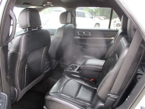 Used 2016 Ford Explorer Limited image 18