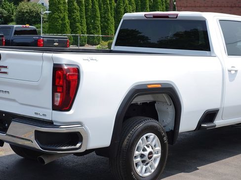 Used 2024 GMC Sierra 2500 SLE w/ SLE Value Package AWD/4WD image 11
