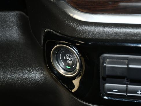 Used 2025 GMC Sierra 1500 SLT image 26