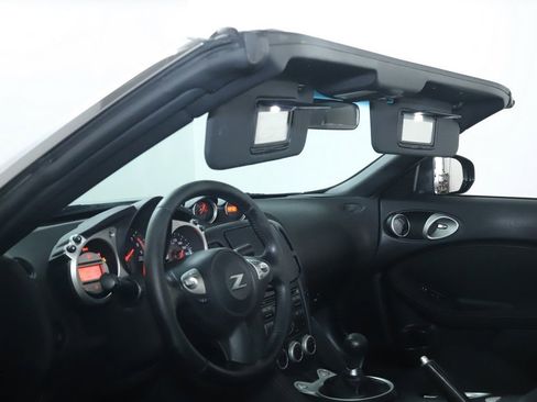 Used 2010 Nissan 370Z Roadster RWD image 20