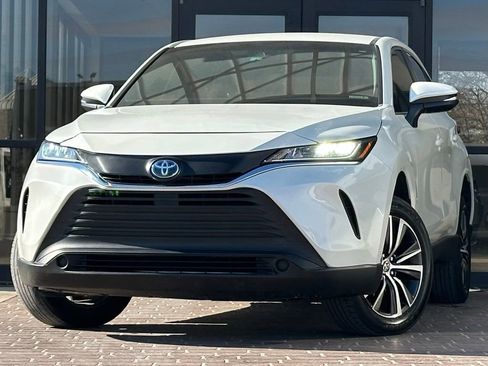 Used 2022 Toyota Venza XLE image 1