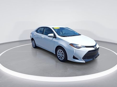 Used 2018 Toyota Corolla LE FWD image 2