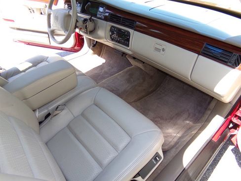 Used 1996 Cadillac De Ville Sedan FWD image 28