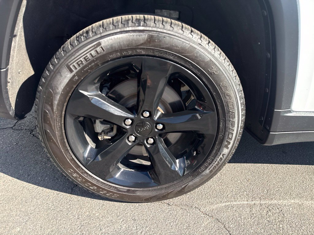 Certified 2024 Jeep Grand Cherokee L Limited w/ Luxury Tech Group II AWD/4WD image 10