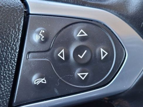 Used 2021 Chevrolet Traverse RS FWD image 12