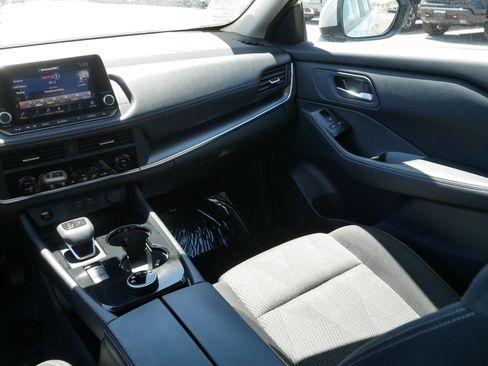 Used 2025 Nissan Rogue SV AWD/4WD image 11