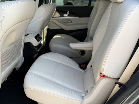 Used 2025 Mercedes-Benz GLS 450 4MATIC image 42