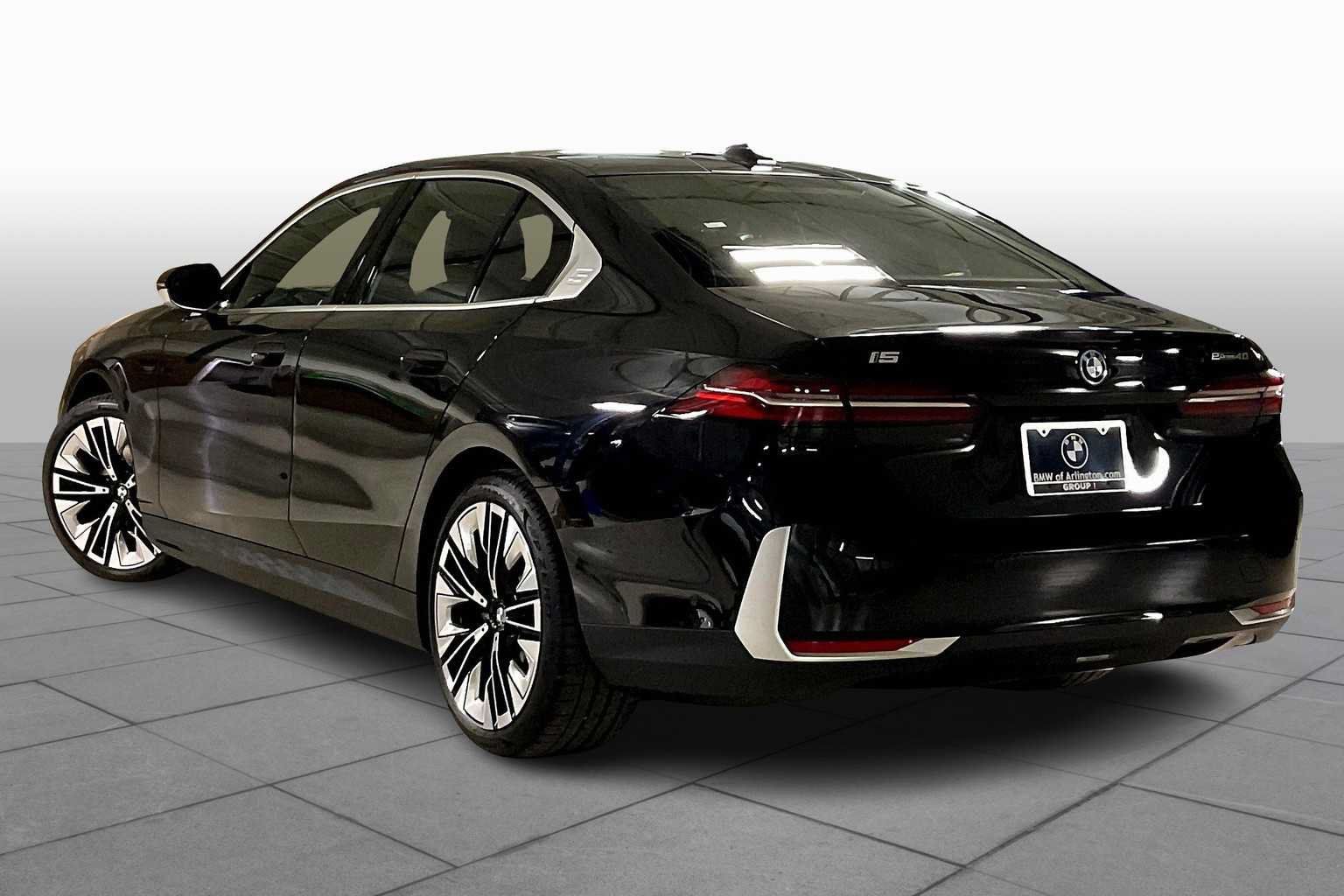 Used 2026 BMW i5 eDrive40 w/ Premium Package RWD image 12