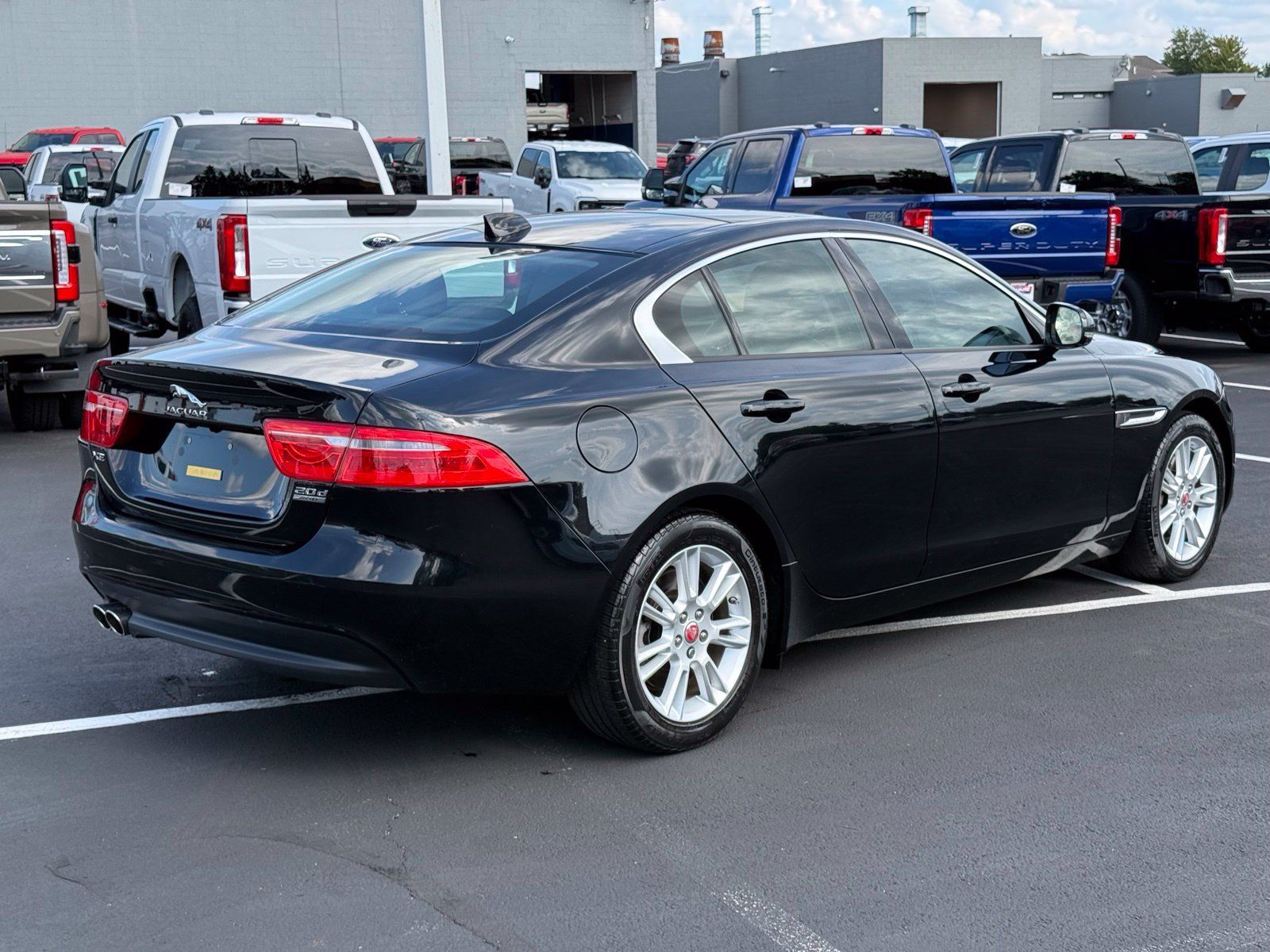 Used 2017 Jaguar XE Premium AWD/4WD image 4