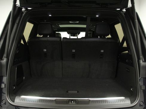 New 2023 Jeep Grand Wagoneer Series III AWD/4WD image 12