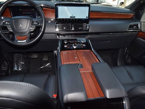 Certified 2024 Lincoln Navigator Premiere AWD/4WD image 17