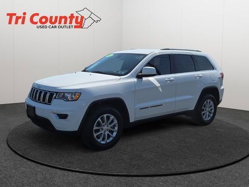 Used 2021 Jeep Grand Cherokee Laredo image 3