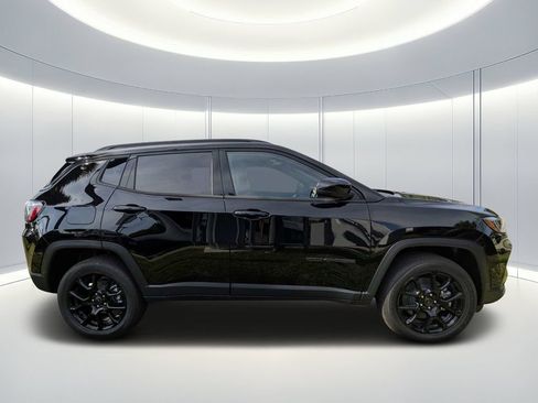 New 2026 Jeep Compass Latitude AWD/4WD image 4